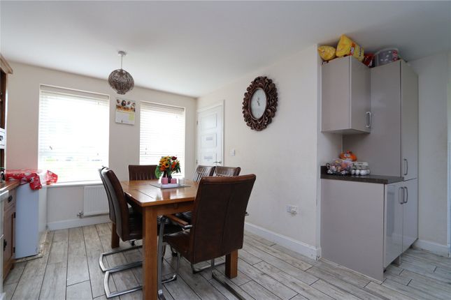 18, Montague Crescent, Brooklands photo 4