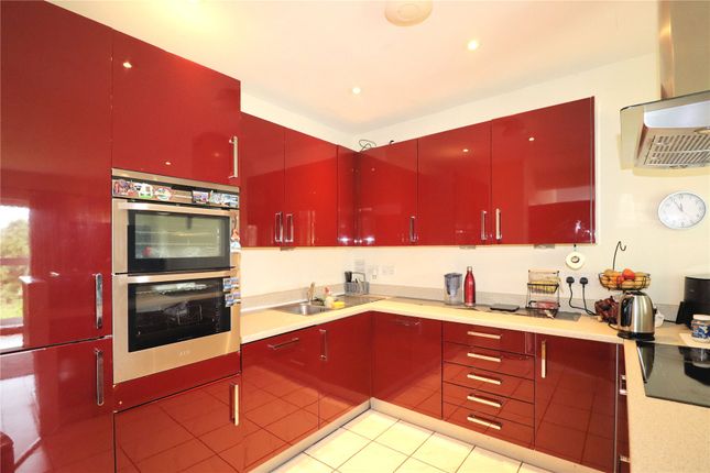 Flat 7, Stratford Court,, Victoria Way, Surrey photo 3
