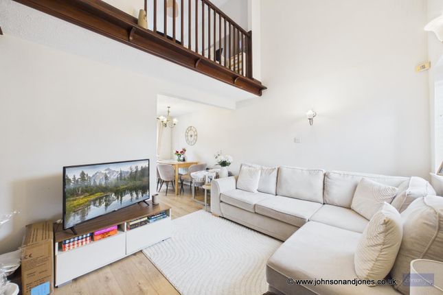 29, Drayhorse Drive, Bagshot photo 2