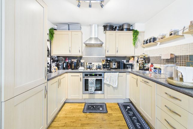 11 Hippisley Court,, Worton Road, Isleworth photo 4