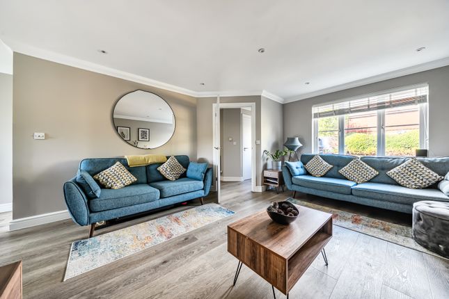 5, Queenhythe Crescent, Guildford photo 4