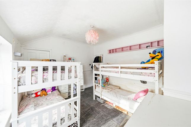 8, Laurel Close, Dartford photo 2
