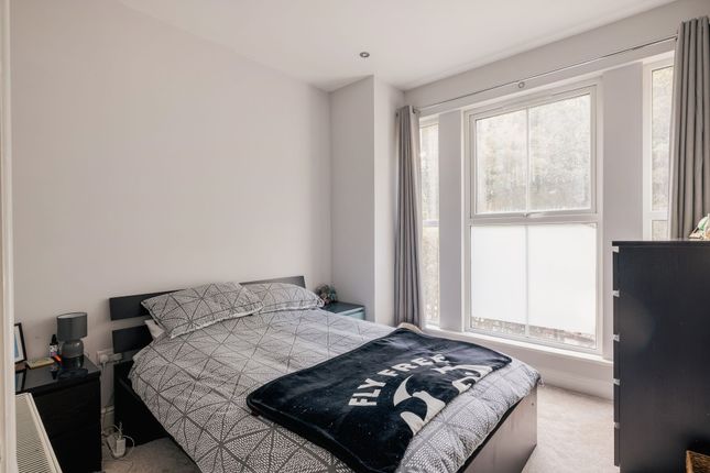 Flat 6, Hunters Lodge Nutfield Road, Redhill photo 4