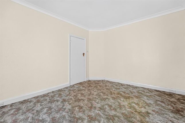 78, Stradbroke Grove, Ilford photo 4