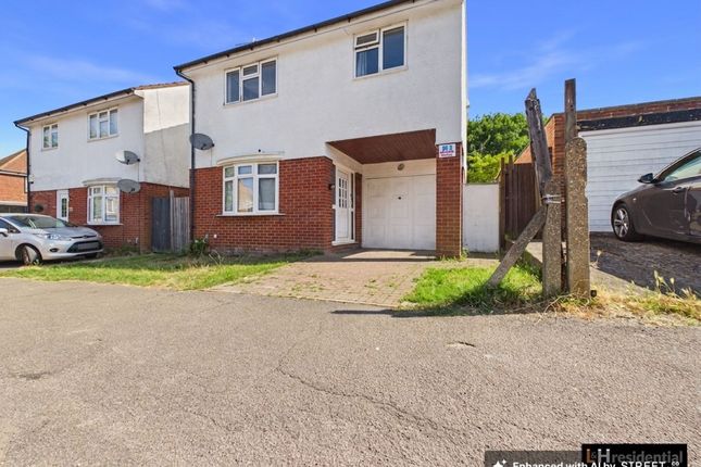 85b Cardinal Avenue, Borehamwood photo 4