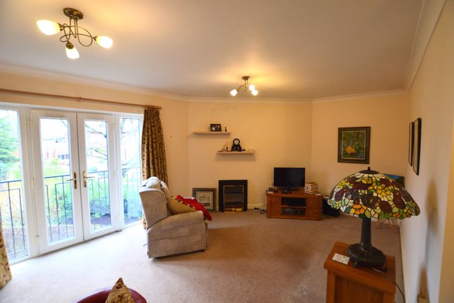 Flat for sale in Batchwood Avenue, St Albans