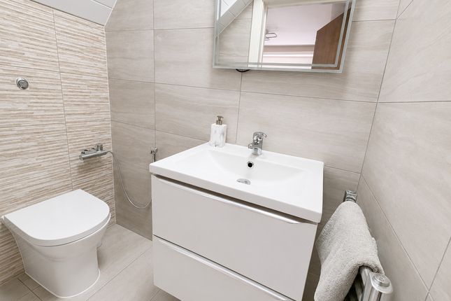 31, Havering Road, Romford photo 4