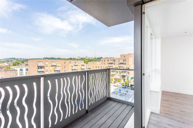 2-bed flat on Flat 18,, Basset Court, London, £400,000