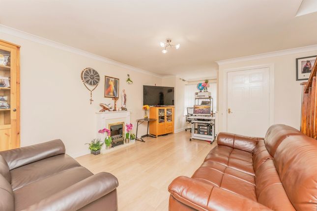 17, Abbots Close, Kettering photo 2