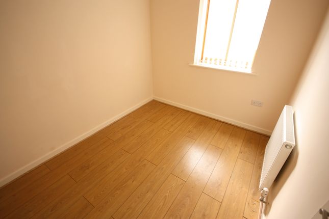 Flat to rent in Woodlands Park, Great North Road, Leeds, West Yorkshire