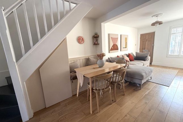 21, Southbank, Thames Ditton photo 3