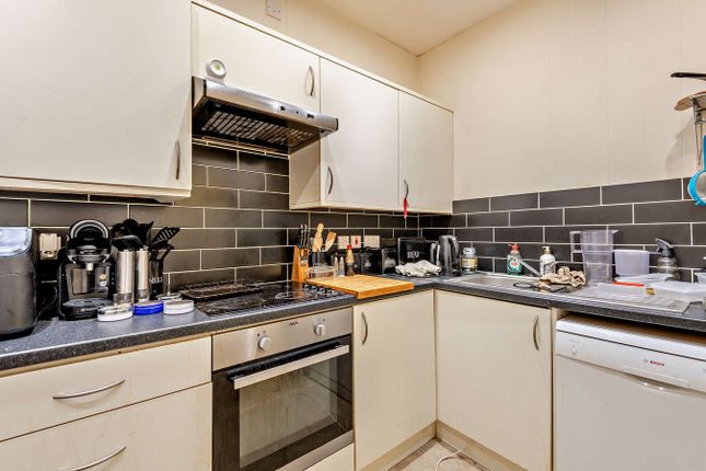 Upper Flat, 132, Rainham Road, Chatham photo 3