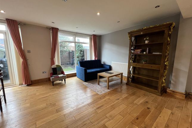26, Abbotsbury Close, Manchester photo 3