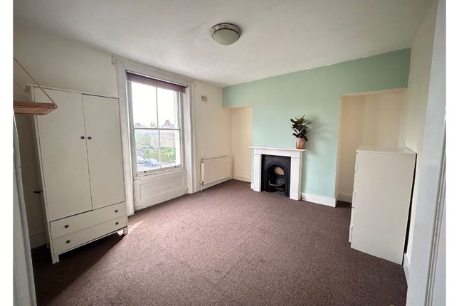 Flat to rent in Park Hall Road, London