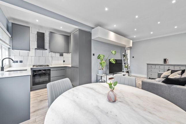 Flat for sale in Bracknell Gardens, London