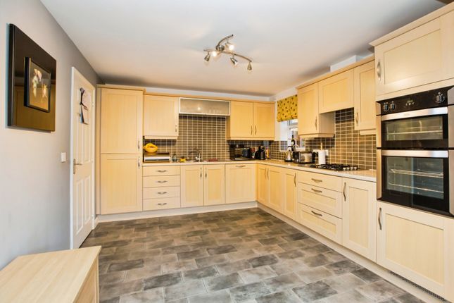 54, Ovenden Wood Road, West Yorkshire photo 4