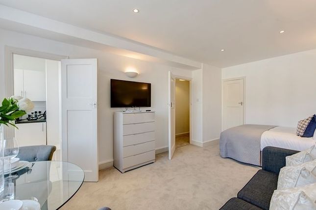 Flat 23, 39 Hill Street, London photo 3