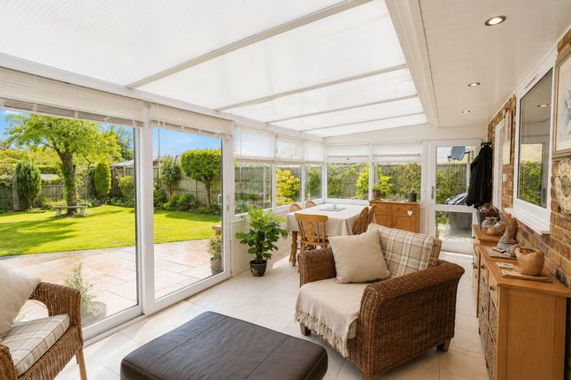 30 Silchester Road, Tadley photo 4