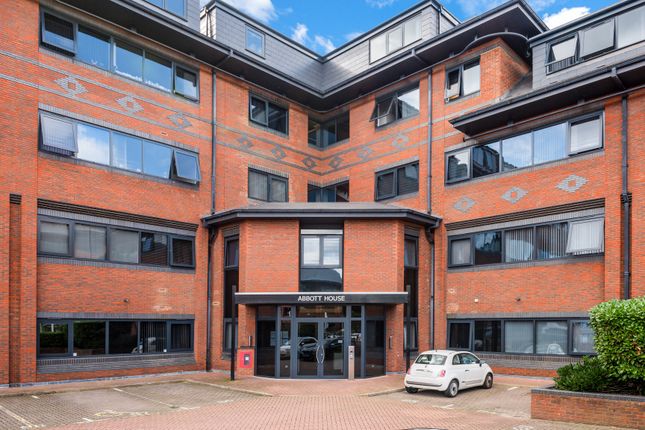 Flat to rent in Abbott House, Everard Close, St Albans