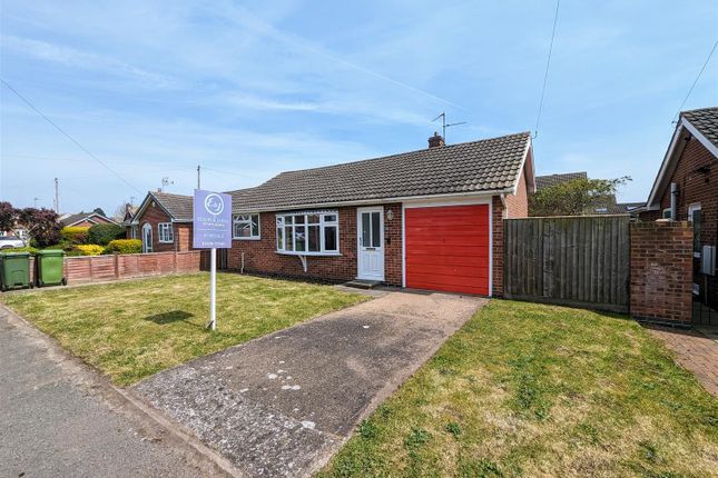 Thumbnail Bungalow for sale in Barnfield Road, Collingham, Newark