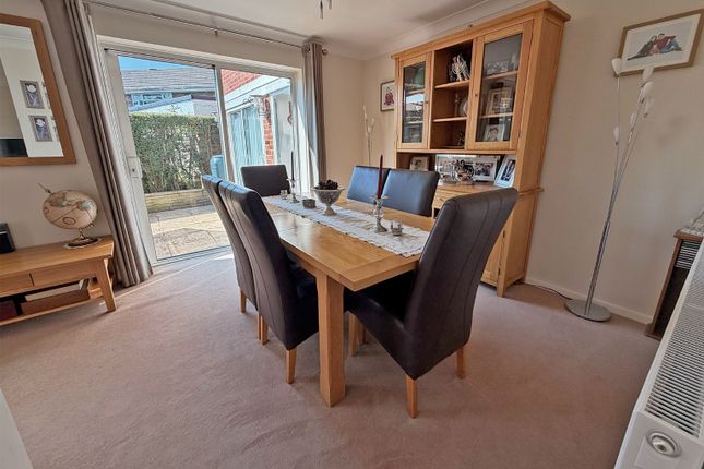 26 Southfield Drive, Hazlemere, Buckinghamshire photo 4