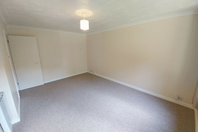 13, Robyns Way, Edenbridge photo 5