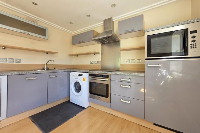 Flat 16, Hewetts Quay 26-32, Abbey Road, Barking photo 3