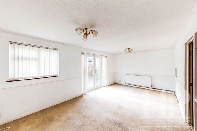 3 Wadham Close, Crawley photo 5