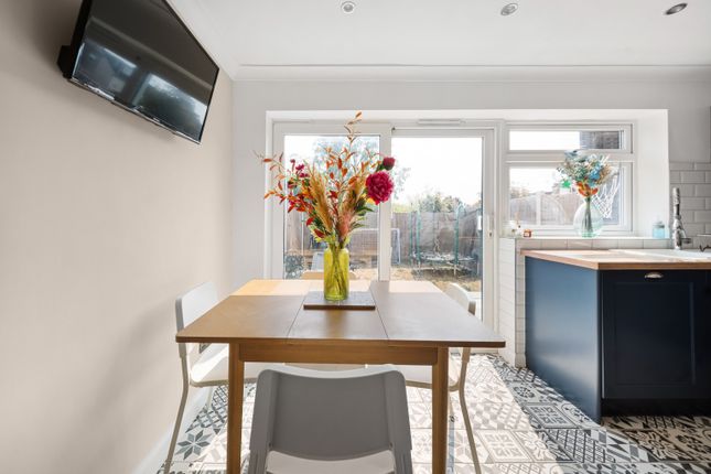 6 Kingsnorth Close, Hoo, Kent photo 4