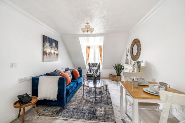 Flat 32, Mountbatten Lodge,, The Hart, Farnham photo 3