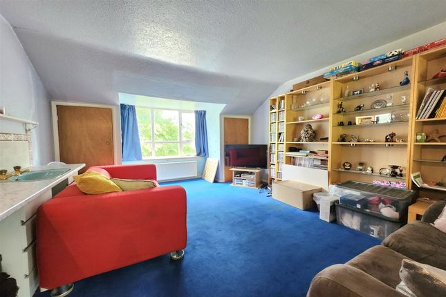 33 Lyons Lane, Warrington photo 3