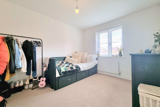 Flat to rent in Jasmine Square, Woodley, Reading, Berkshire