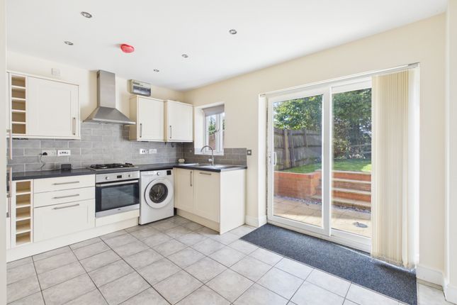 4B, Syers Green Lane, Northampton photo 2
