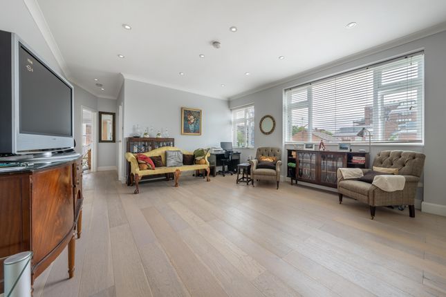 Flat for sale in Avenue Close, Avenue Road, St John's Wood, London