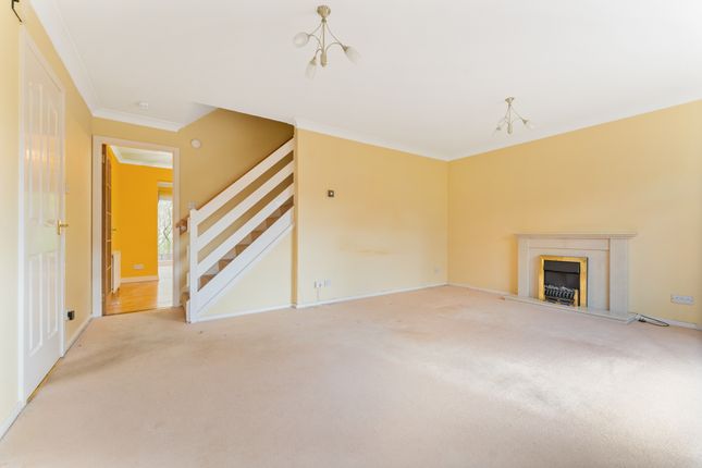 8, Marguerite Place, Milton of Campsie photo 5