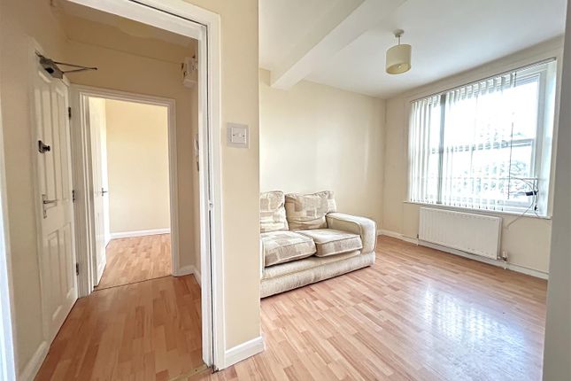 Flat 2, 64-66, Ousegate, Selby photo 2