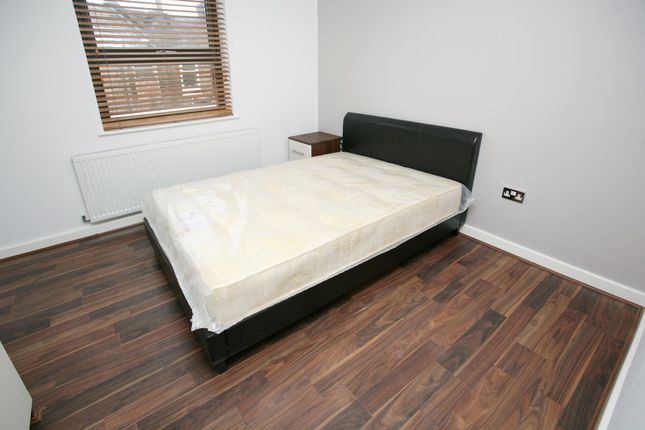Flat to rent in Green Lane, Ilford, Essex