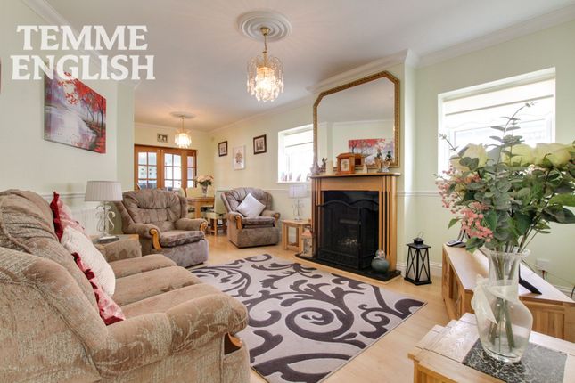20 Grange Road, Wickford photo 3