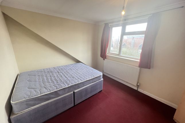 Flat 3, 4 Herbert Road, Southall photo 4