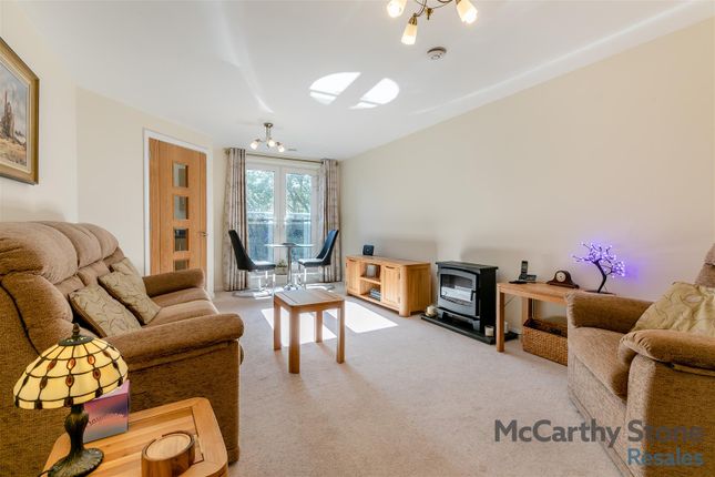 8646910-Interior01.Jpg