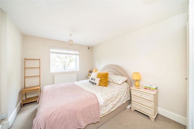 Flat B, 14, Ryecroft Road, London photo 4