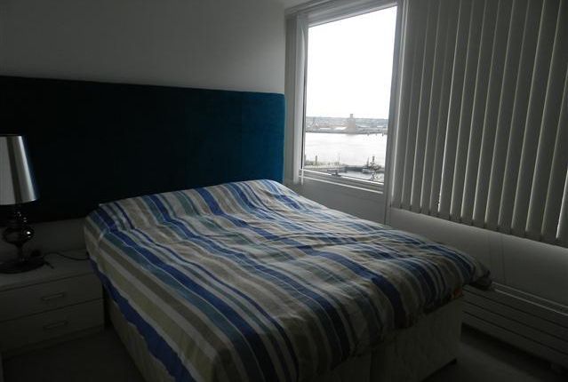Flat to rent in Strand Street, Liverpool