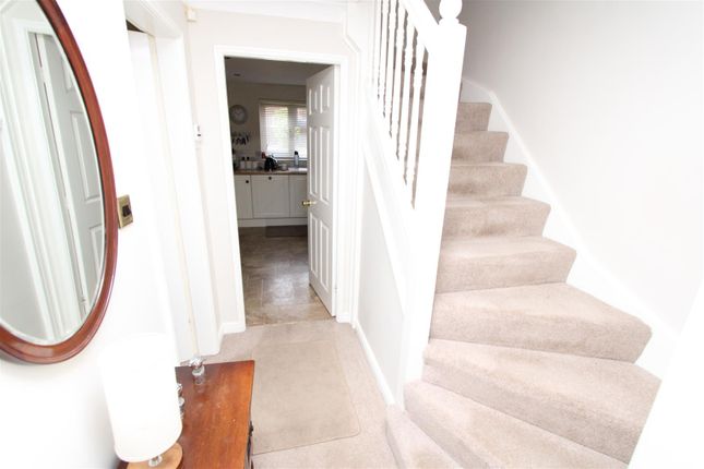 20, Cheriton Drive, Bradford photo 4