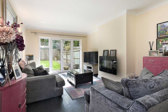 3, Hubert Day Close, Beaconsfield photo 3