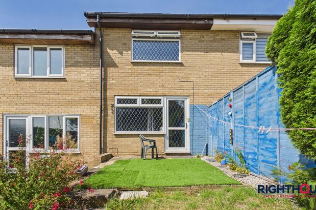 9 Acaster Drive, Bradford photo 4