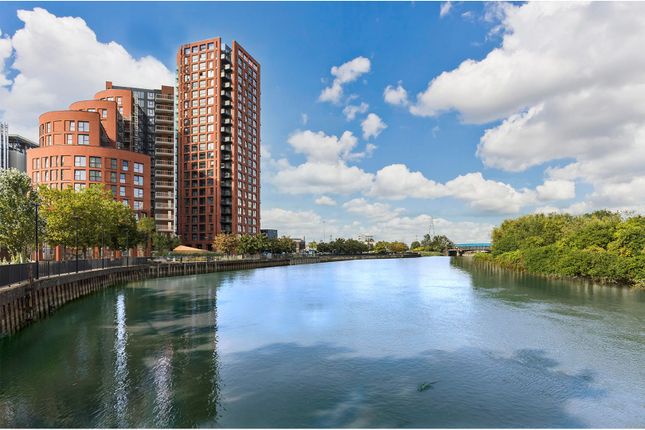 Flat for sale in Orchard Wharf, London