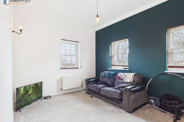 23 Gawton Crescent, Coulsdon photo 2