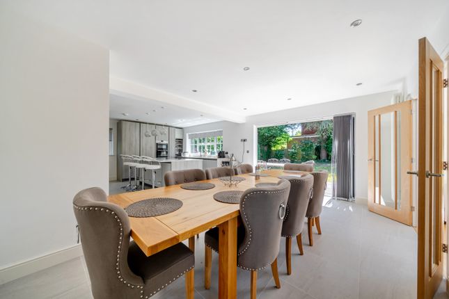 15, Merrow Chase, Surrey photo 4