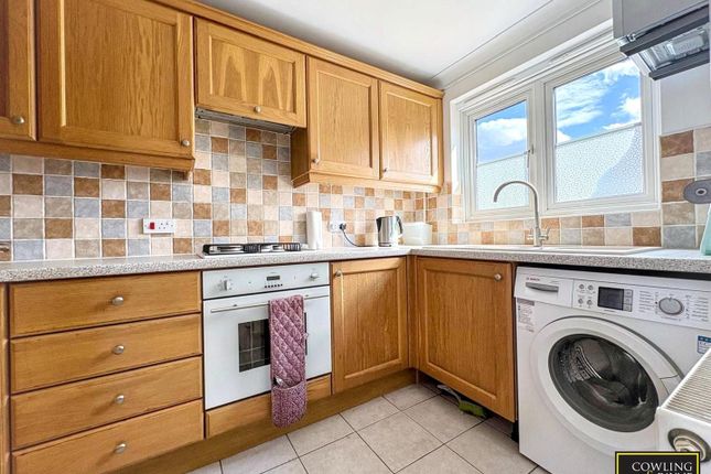 22, Twinstead, Wickford photo 4