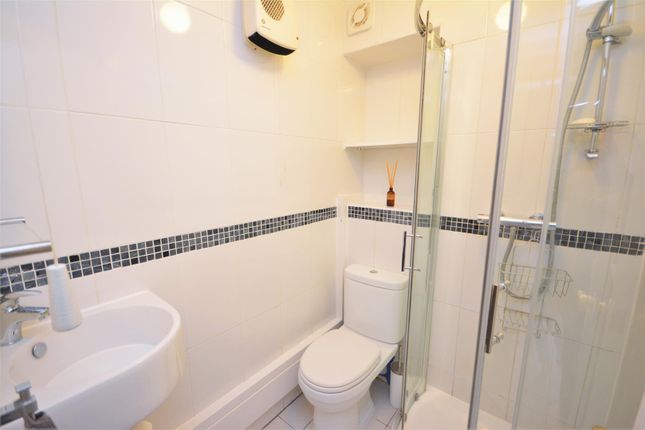 Flat for sale in Brangwyn Crescent, Colliers Wood, London